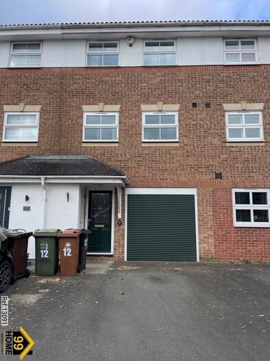 3 Bedroom Town House To Rent In Sutton, Greater London, Surrey, SM1