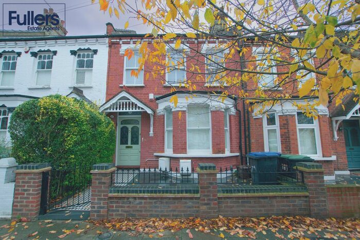 3 Bedroom Flat To Rent In College Road, London, N21