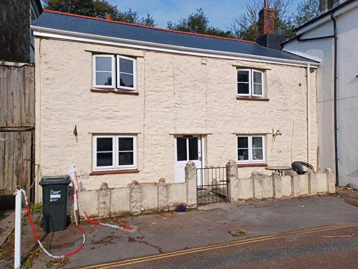 2 Bedroom Cottage To Rent In The Square, Pentewan, PL26