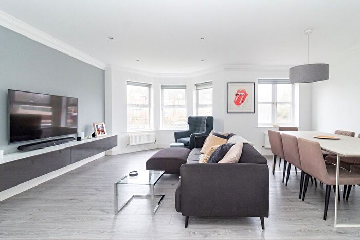 2 Bedroom Flat For Sale In Parklands Court, Edgware Way, HA8