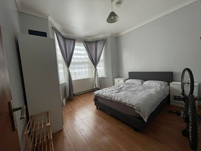 1 Bedroom Flat To Rent In Wellwood Road, Ilford, IG3