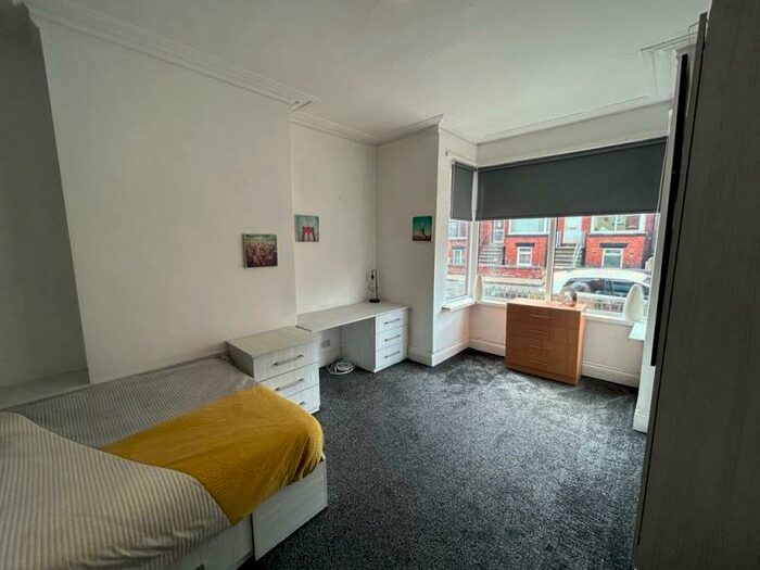 6 Bedroom Terraced House To Rent In Beechwood View, Burley, Leeds, LS4