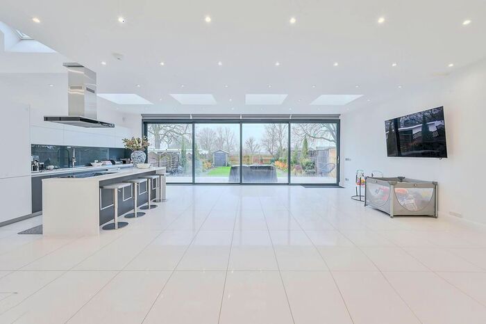 5 Bedroom Property To Rent In Popes Lane, Ealing, London, W5