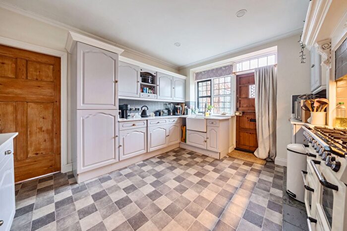1 Bedroom Flat For Sale In Park Road, Stoke Poges, SL2