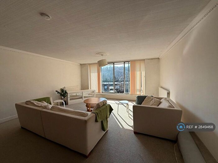 3 Bedroom Flat To Rent In Graham Road, Sheffield, S10