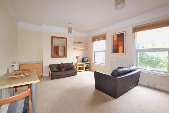 Studio To Rent In White Hart Lane, London, N22