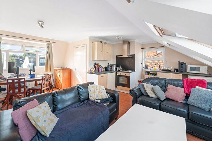 3 Bedroom Flat To Rent In Montana Road, London, SW17