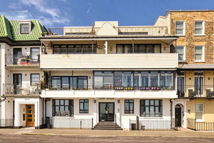 2 Bedroom Flat For Sale In Sion Hill, Ramsgate, CT11