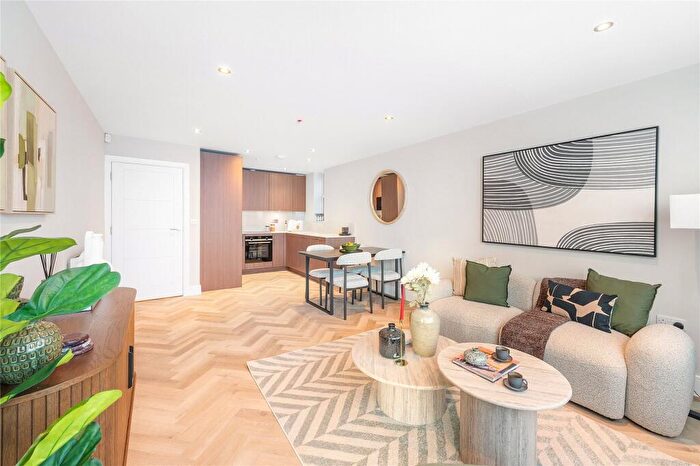 2 Bedroom Flat For Sale In Thornton Road, London, SW12