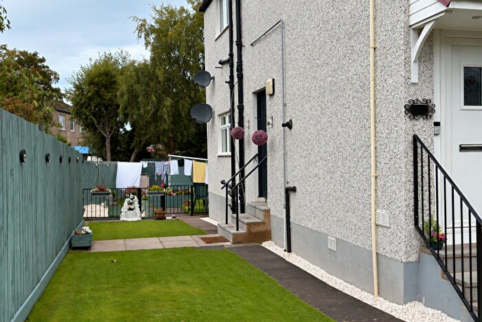 3 Bedroom Flat To Rent In Kirriemuir Avenue, Glasgow, G52