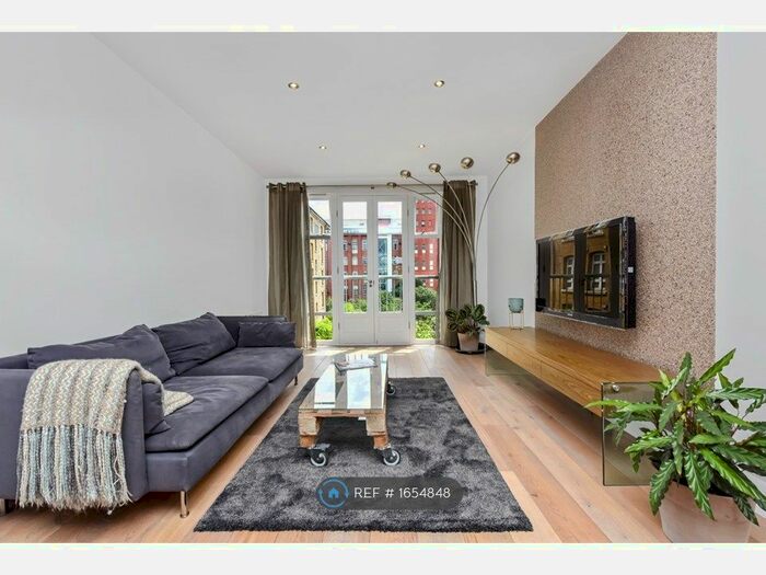 2 Bedroom Flat To Rent In Park West Building, London, E3