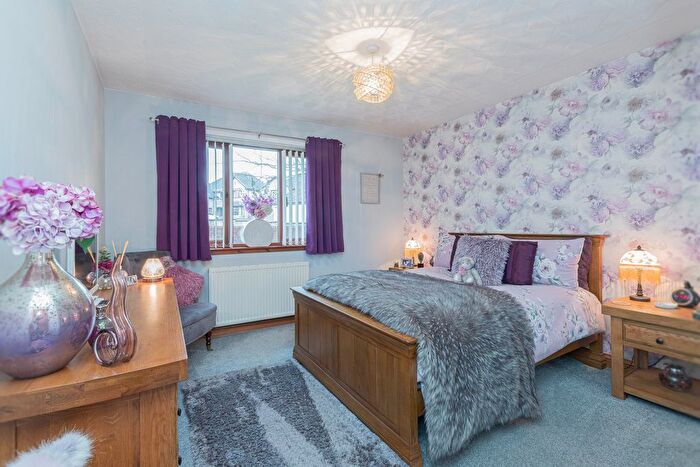 2 Bedroom Detached Bungalow For Sale In Curling Knowe, Crossgates, Cowdenbeath, KY4