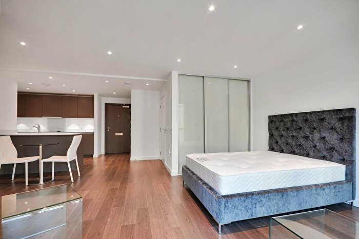 Apartment To Rent In Pinnacle Apartments, Saffron Central Square, Croydon, CR0