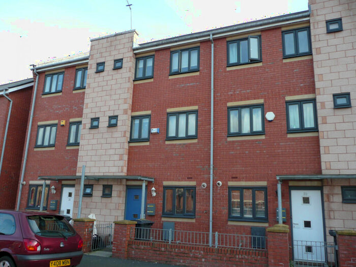 4 Bedroom Town House To Rent In Reilly Street, Hulme, Manchester., M15