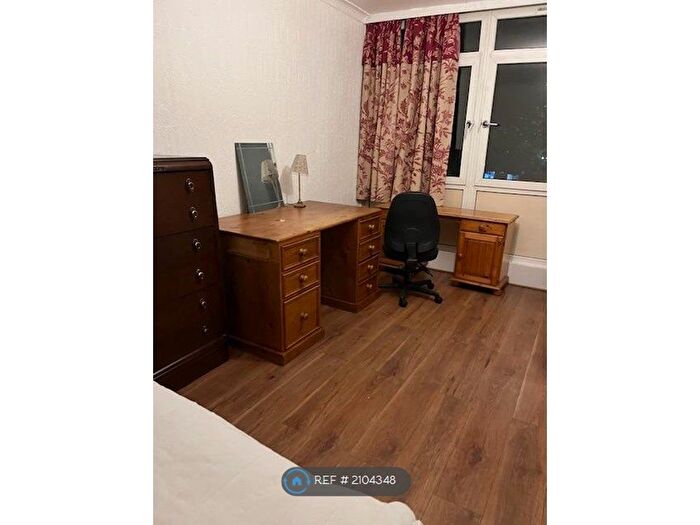 4 Bedroom Flat To Rent In Leopold Street, London, E3