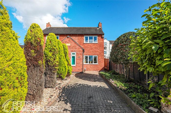 2 Bedroom Semi-Detached House For Sale In Waverley Street, Worcester, Worcestershire, WR5