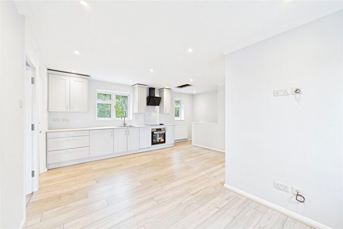 2 Bedroom Maisonette To Rent In Froxfield Down, Bracknell, Berkshire, RG12