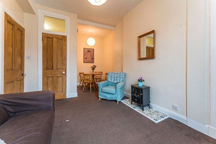 1 Bedroom Flat To Rent In Wardlaw Street, Edinburgh, EH11