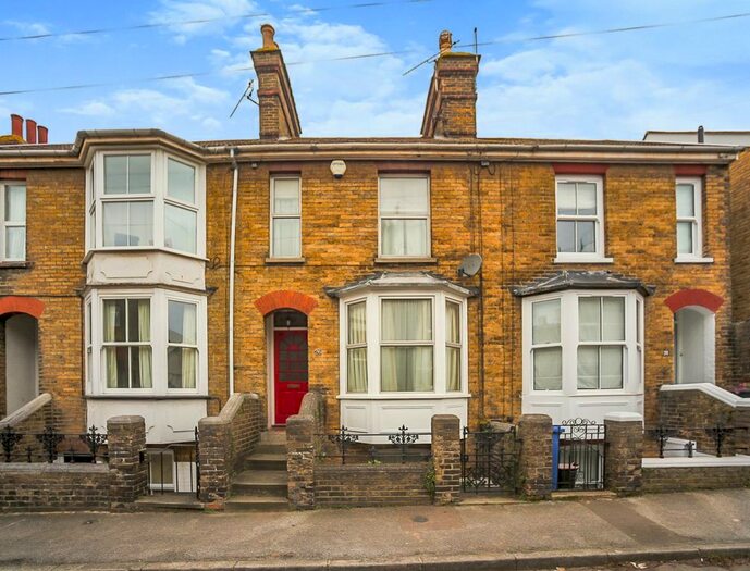 3 Bedroom Terraced House To Rent In Plantation Road, Faversham, ME13