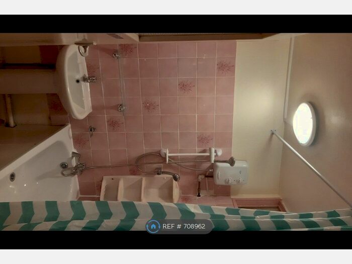 2 Bedroom Maisonette To Rent In Bramshott Court, Surbiton KT6