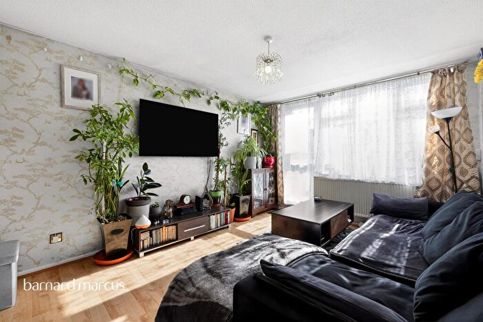 2 Bedroom Flat For Sale In Layard Square, London, SE16