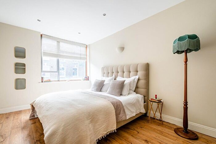 2 Bedroom Flat For Sale In Ellingfort Road, E8