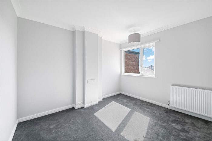 3 Bedroom Flat To Rent In London Road, Cheam, SM3