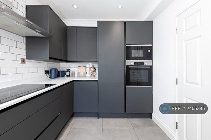 4 Bedroom Flat To Rent In Bethnal Green Road, London, E2