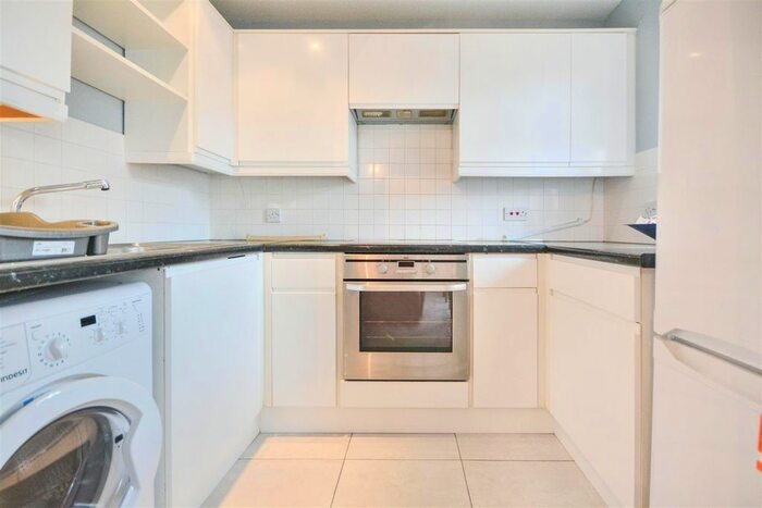 2 Bedroom Flat To Rent In Shelley Way, London, SW19