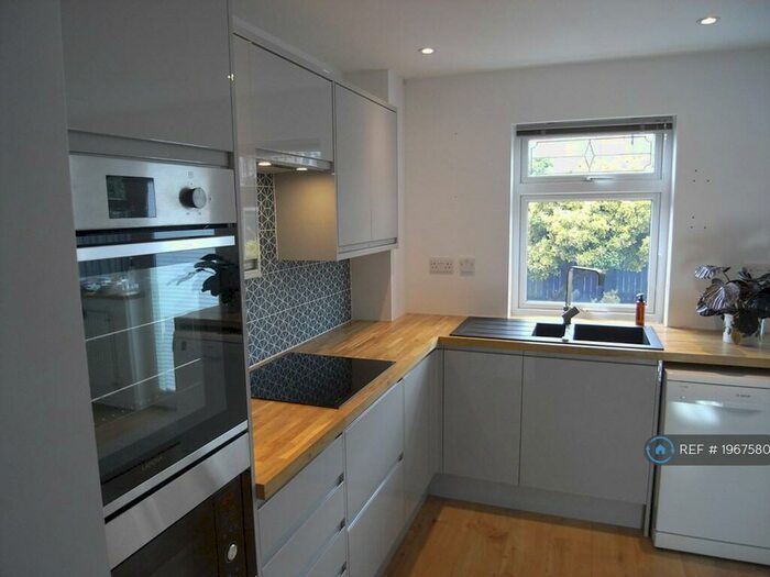 3 Bedroom Terraced House To Rent In Cormorant Way, Newport, NP10