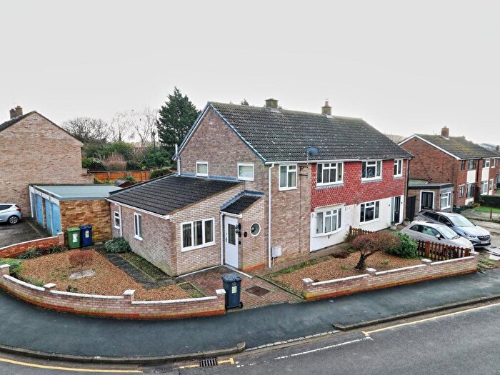 3 Bedroom Semi Detached House For Sale In Sandwich Road, St Neots, PE19