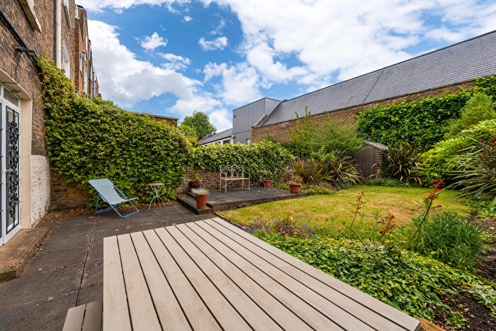 2 Bedroom Flat To Rent In King Henrys Road, , Primrose Hill, NW3