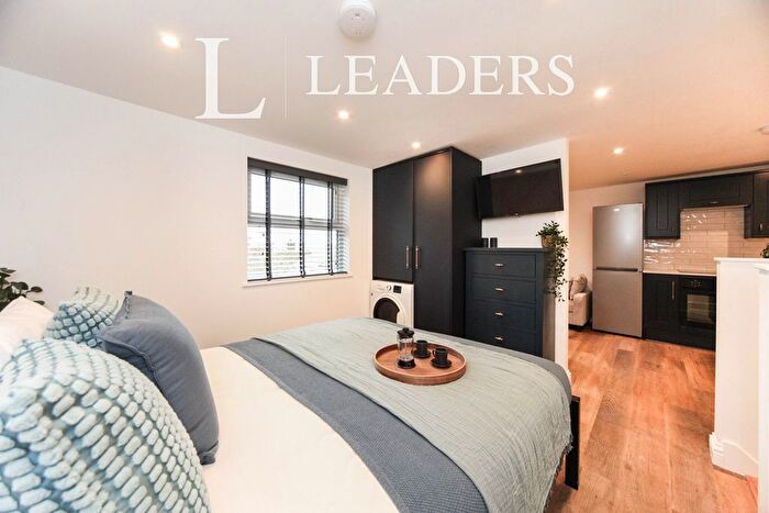 1 Bedroom Flat To Rent In Hilary Court, Hitchin Road, LU2