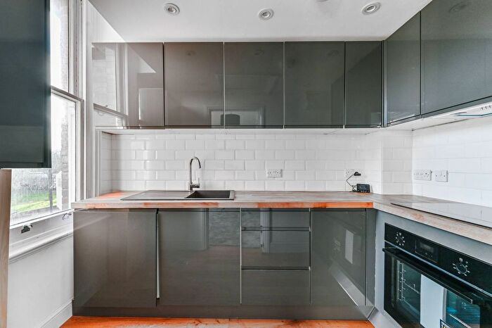 1 Bedroom Flat To Rent In Beulah Hill, Crystal Palace, London, SE19