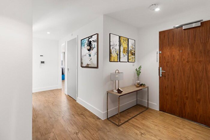 2 Bedroom Apartment To Rent In Station Approach, Epsom, Surrey, KT19