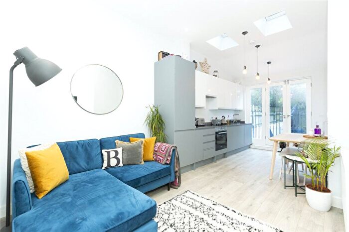 1 Bedroom Apartment To Rent In Almeida Street, Barnsbury, London, N1