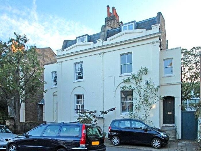 4 Bedroom Semi-Detached House To Rent In Stockwell Park Road, London, SW9