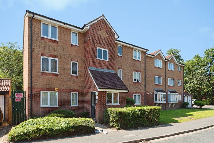 2 Bedroom Flat For Sale In Fenman Gardens, Ilford, IG3