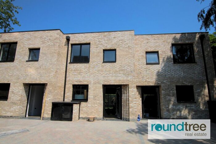 3 Bedroom House To Rent In Victoria Road, Hendon, NW4