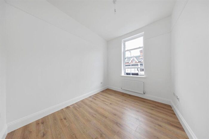 1 Bedroom Flat To Rent In Hoe Street, Walthamstow, E17