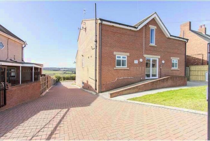 3 Bedroom Apartment To Rent In Duckmanton Villas -- Penthouse, S44