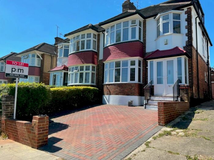 4 Bedroom Semi-Detached House To Rent In Southlodge Drive, Oakwood, N14