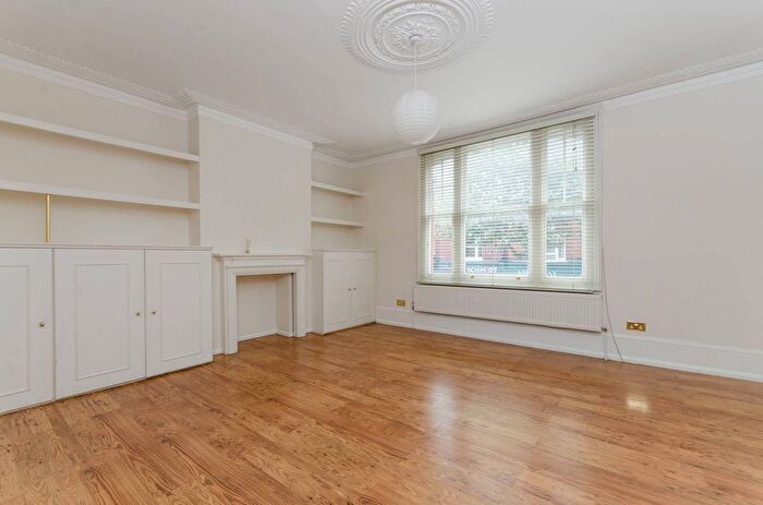 4 Bedroom Flat For Sale In Wandsworth Bridge Road, Fulham, London, SW6