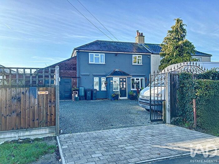 3 Bedroom Semi-Detached House For Sale In Potter Street, Harlow, CM17