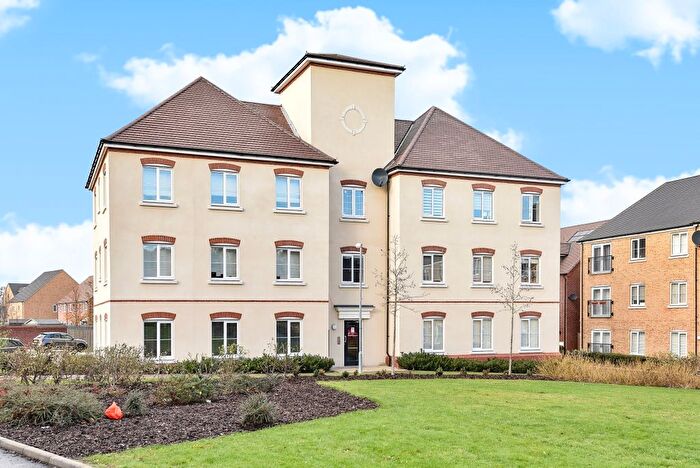 2 Bedroom Flat To Rent In Waratah Drive, Chislehurst, Kent, BR7