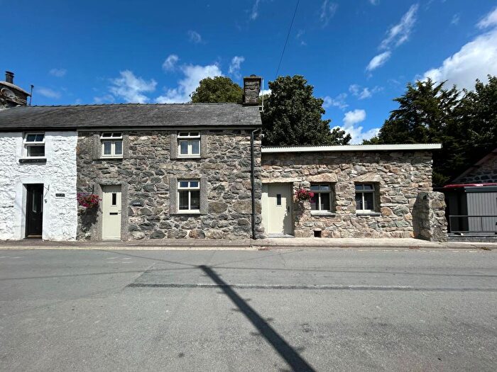 2 Bedroom Semi Detached House For Sale In Garn, Llanuwchllyn, LL23