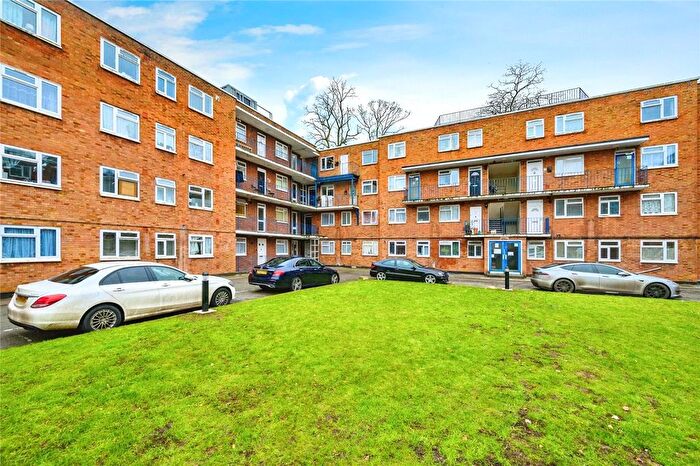 1 Bedroom Flat For Sale In Viceroy Court, High Street South, Dunstable, Bedfordshire, LU6