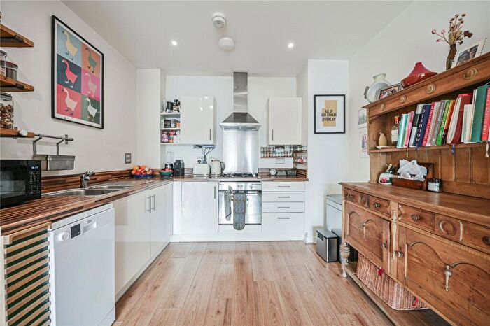 2 Bedroom Apartment For Sale In Strawbridge Court, West Green Road, London, N15