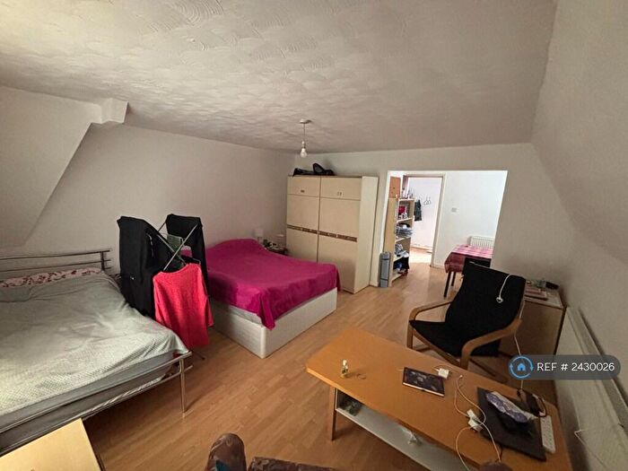 Studio To Rent In Moss Lane East, Manchester, M14