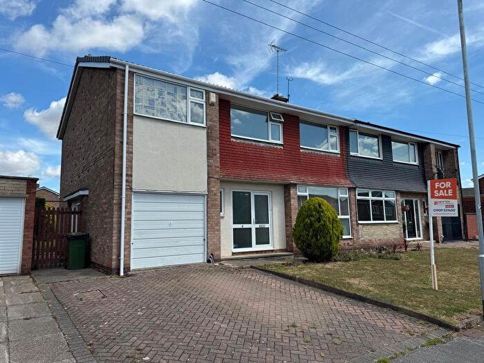 5 Bedroom Semi-Detached House For Sale In Warwick Avenue, Worksop, S81